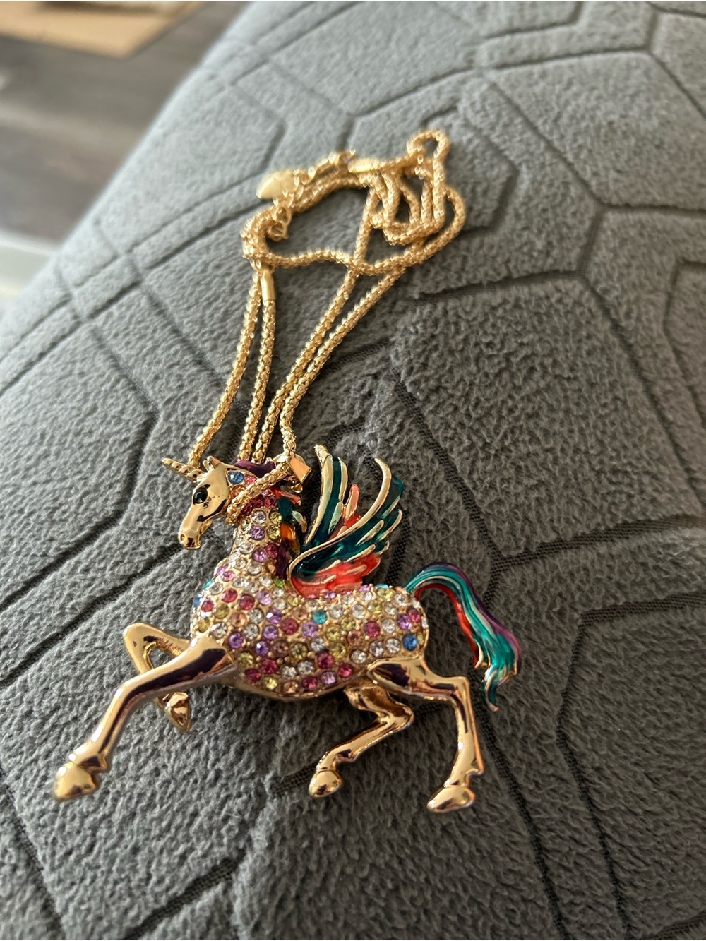 Rhinestone Crystal Flying Unicorn Pegasus  Pendant Necklace Dr 50